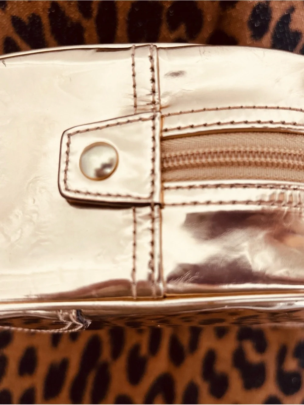 💛COACH💛NWT💛🩷 Metallic Gold Women’s Clutch Bag w/pink interior